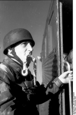 397px-Bundesarchiv_Bild_101I-527-2349-06.jpg
