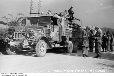 bundesarchiv_bild_101i-567-1503d-29,_italien,_abruzzen._abmarsch_fallschirmjäger_monte_cassino_1944_com.jpg