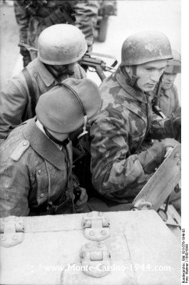 bundesarchiv_bild_101i-576-1849-05,_italien,_fallschirmjäger_auf_fahrzeug_monte_cassino_1944_com.jpg