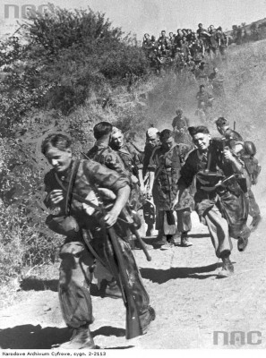 German Paratroopers on the Italian front.jpg